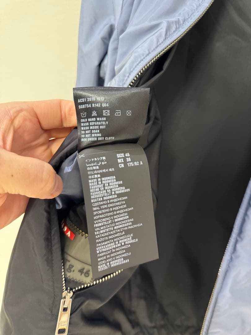 プラダ　リバーシブル　ナイロン　パーカー　美品