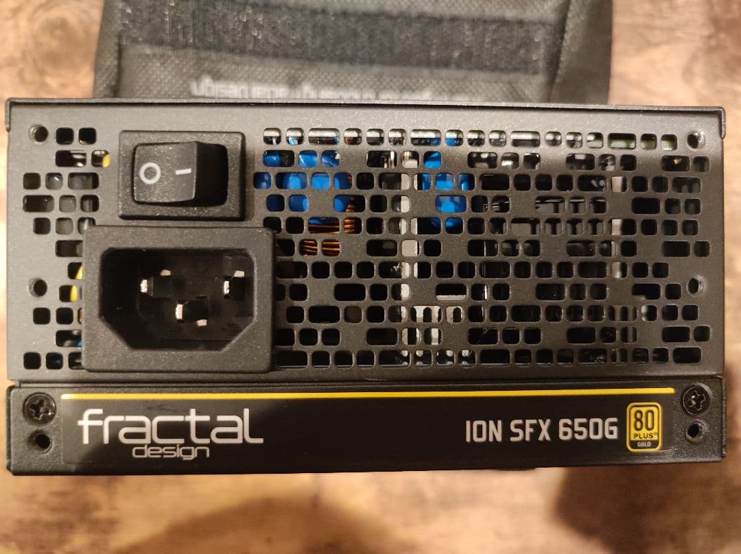 電源ユニット Fractal Design Ion SFX 650G