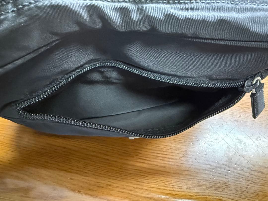 PRADA プラダ　ショルダーバッグ　ミニバッグ　カメラバッグ　ナイロン