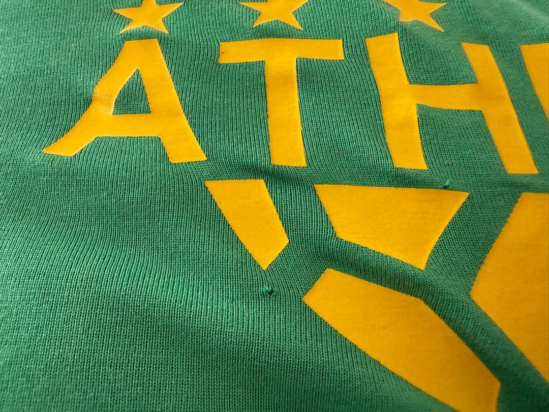 ATHLETA クッション 緑色 キャラクターイラスト