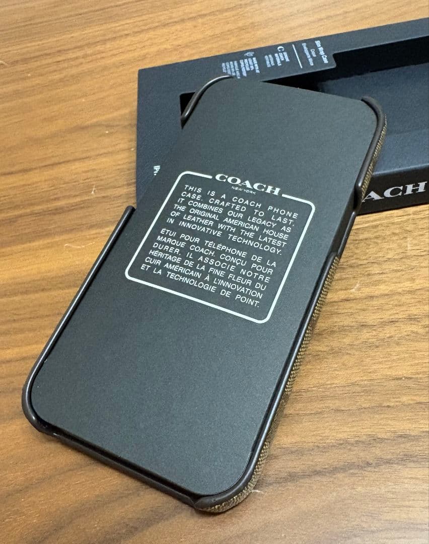 COACH IPHONE 15 ケース・シグネチャー キャンバス