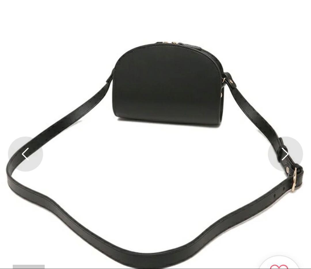 A.P.C. ブラックレザーショルダーバッグ