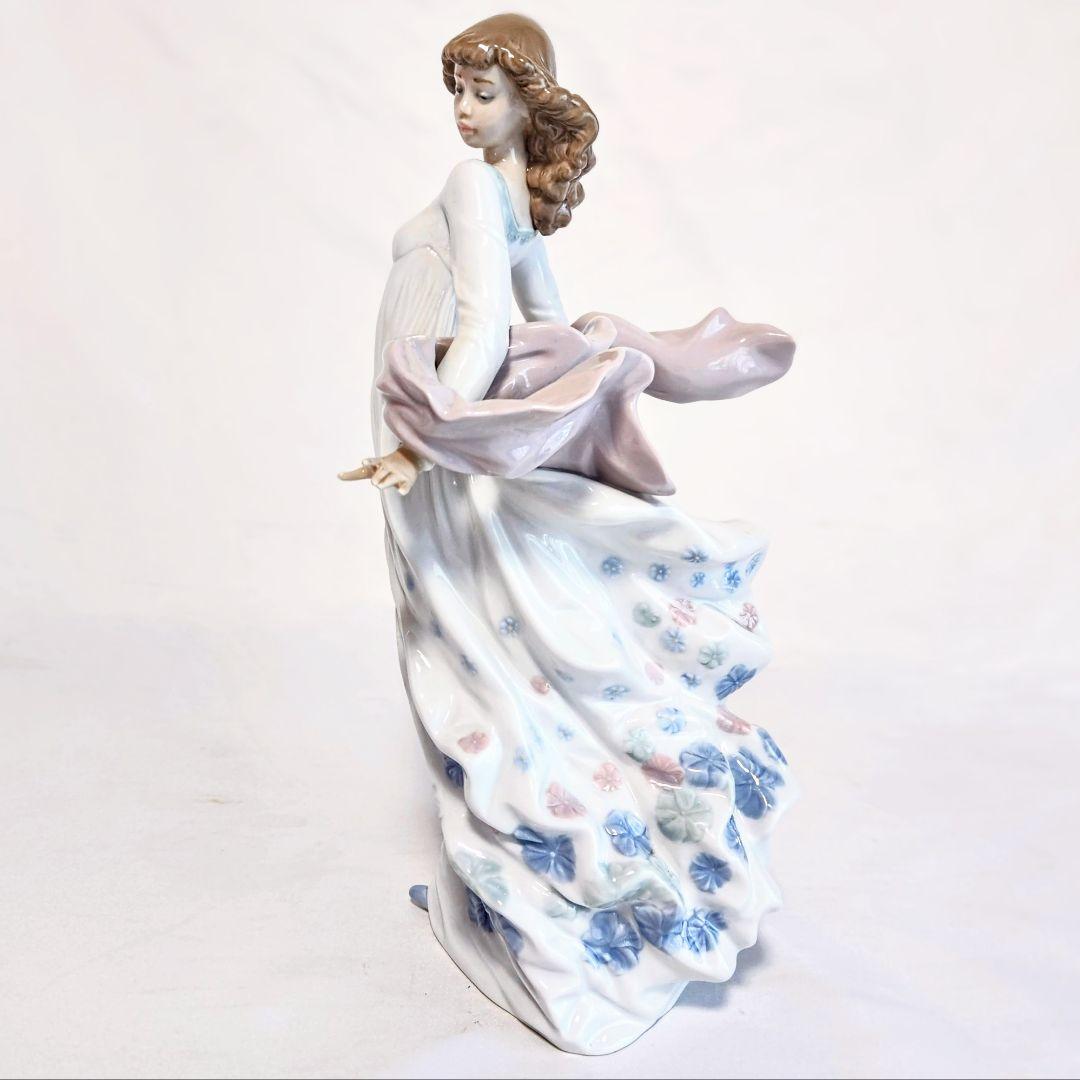 リヤドロ【美品】フィギュリン《春の輝き》No.5898