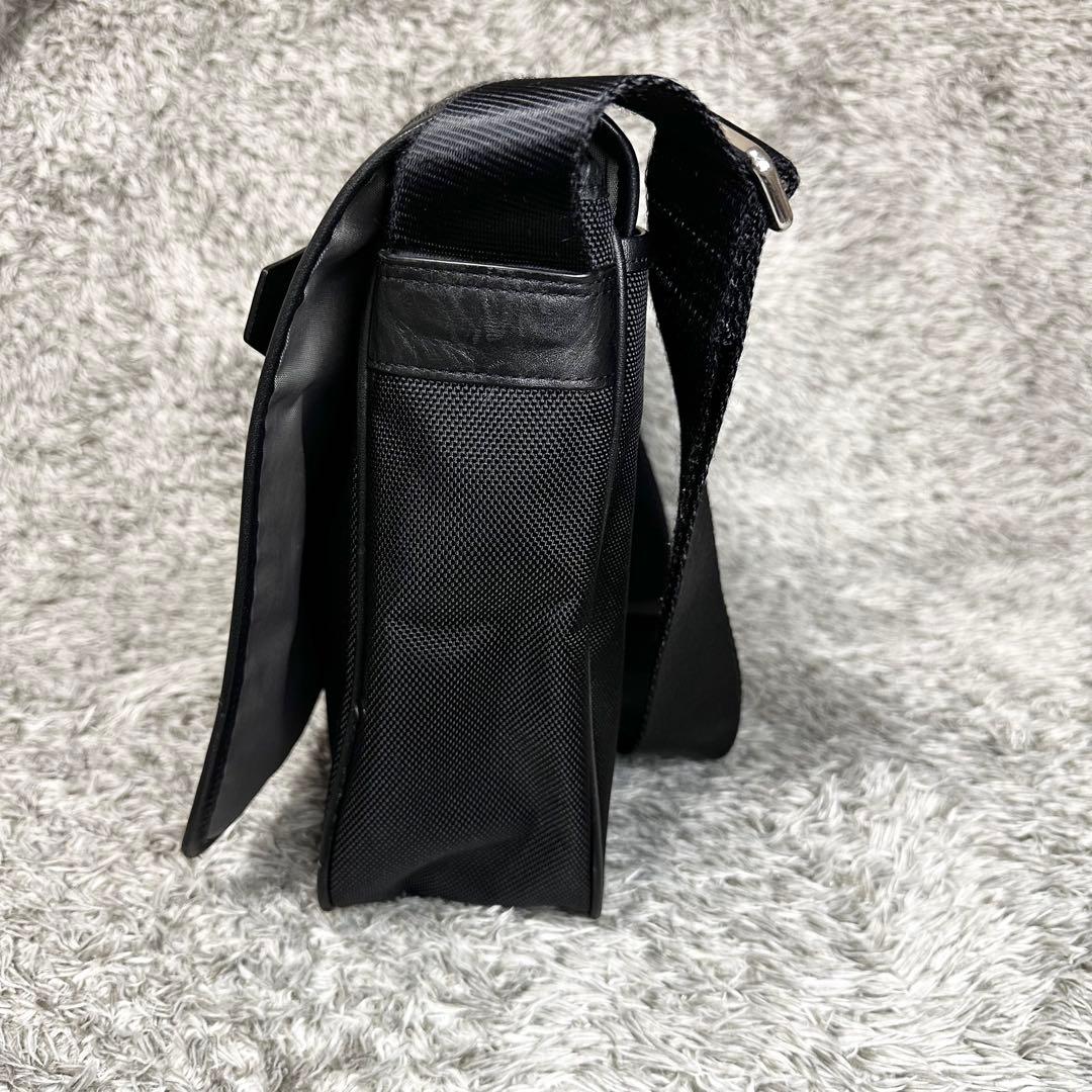 ハンティングワールド　メッセンジャーバッグ　レザー　キャンバス　黒　ショルダー