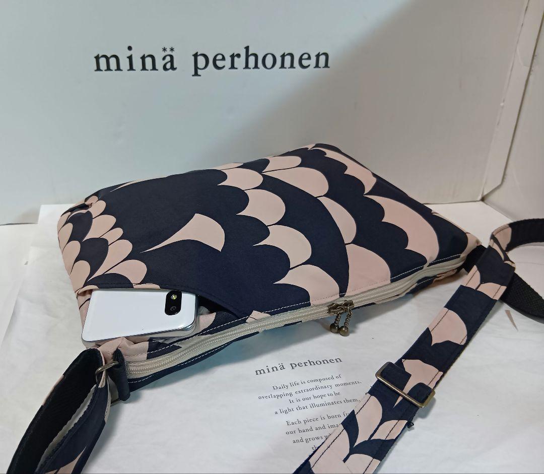 保温保冷ポケット付き♪ボディーバック　両面２ポケット付き♪sea lace