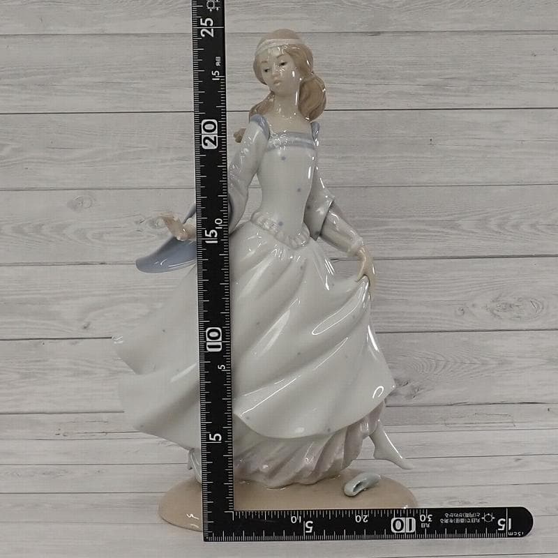 RU-6178 リヤドロ　フィギュリン　シンデレラ　4828 20250809