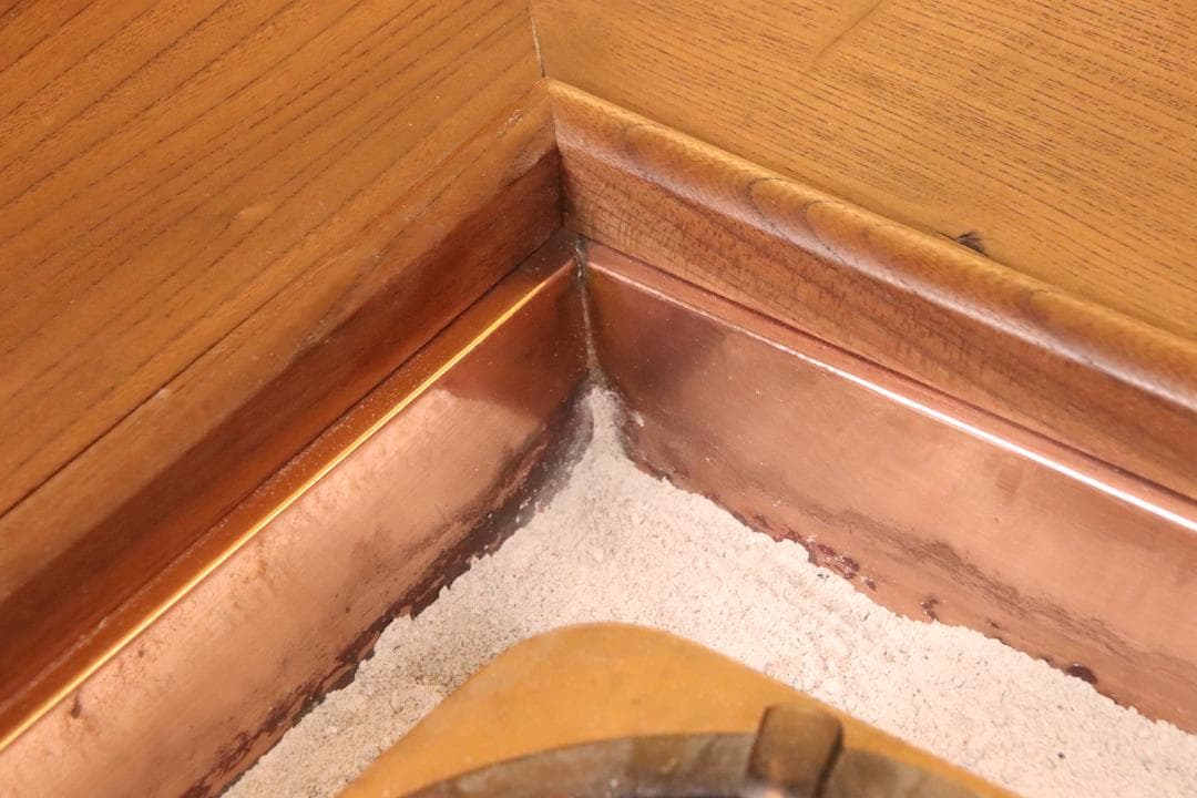 BE419　時代家具　関西火鉢　３尺　天板厚５㎝　純銅製 酒燗器 火箸 灰ならし