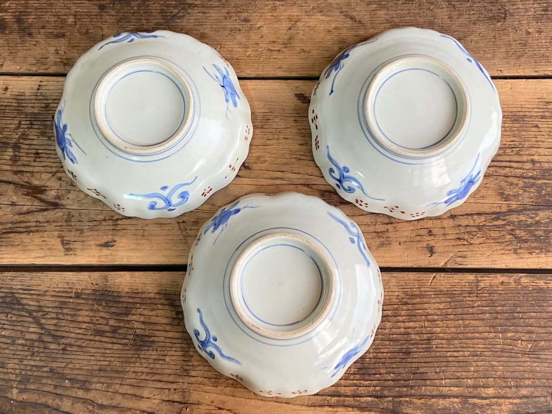 みぃちゃん様リクエスト 古伊万里 赤絵金彩オランダ唐草クルス文輪花皿 3客/染錦