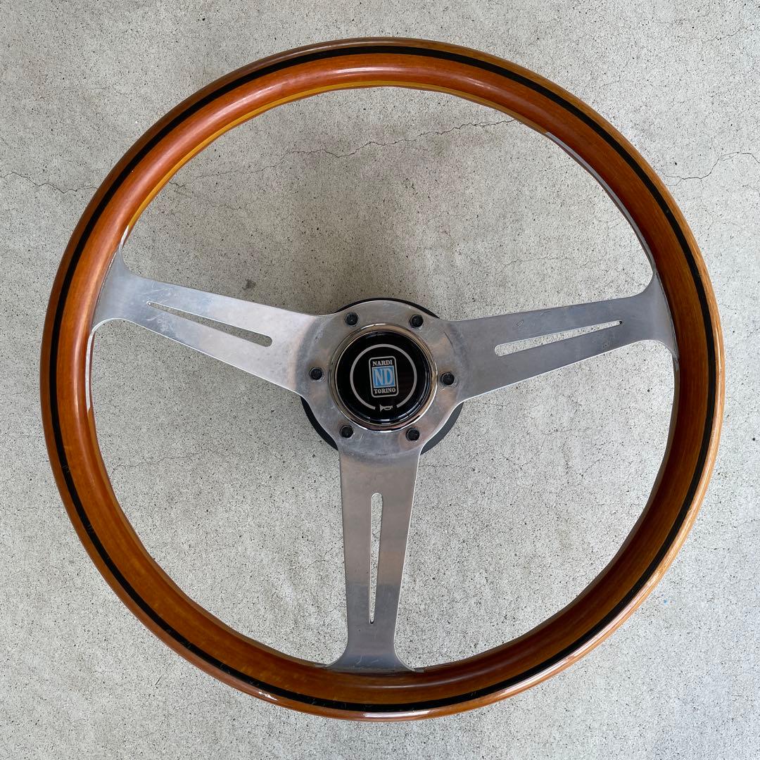 ナルディ　ウッドステアリング　直径約35.5cm ボス付き(品番OT-163)
