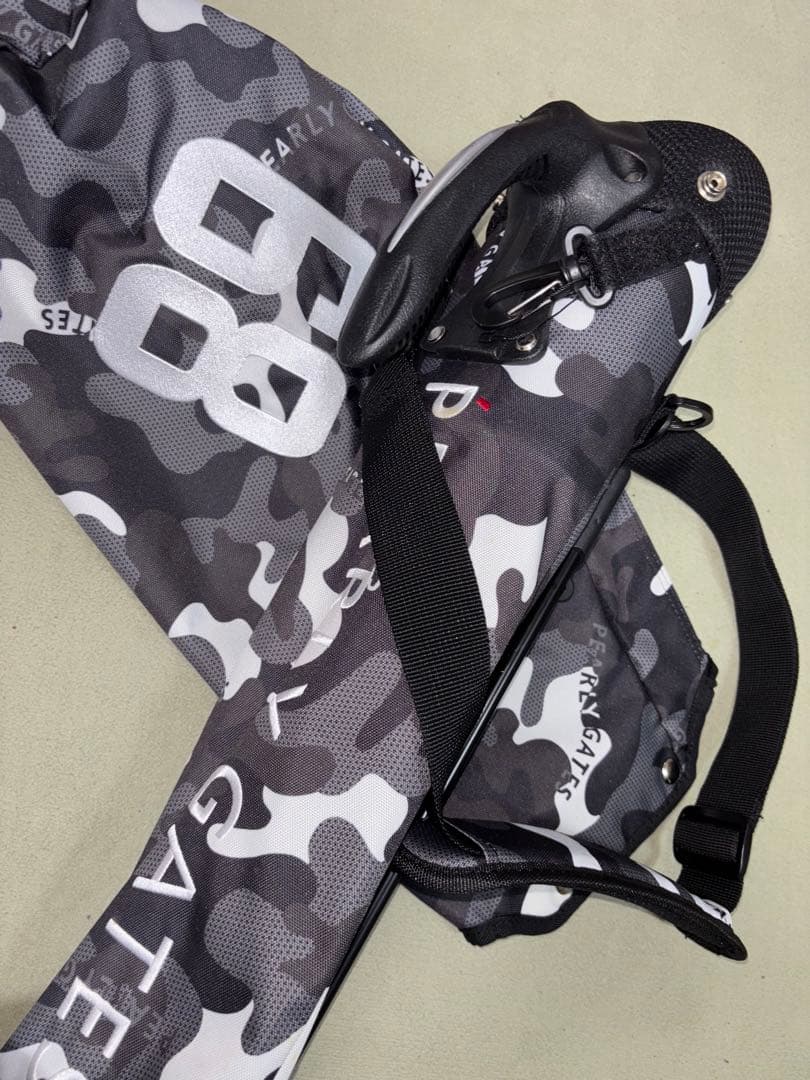 （超美品）パーリーゲイツ、ブラックカモフラ（迷彩）、セルフスタンドバッグ
