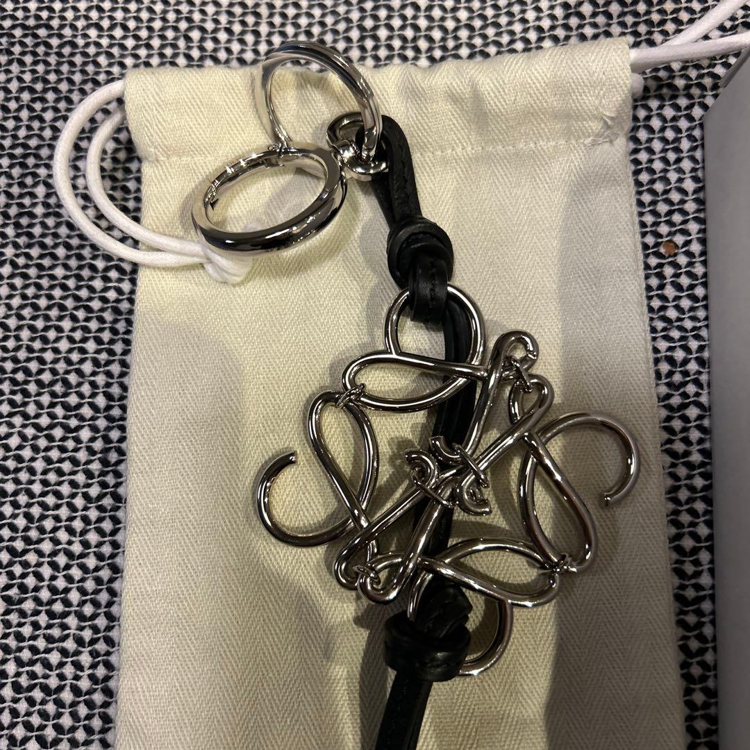 LOEWE シルバー ブラック キーホルダー