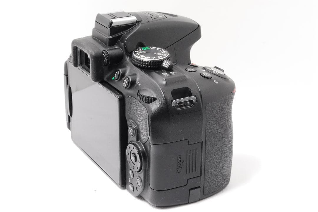 Nikon D5300 Wi-Fi機能搭載でスマホ転送可能！画面反転で自撮り♪