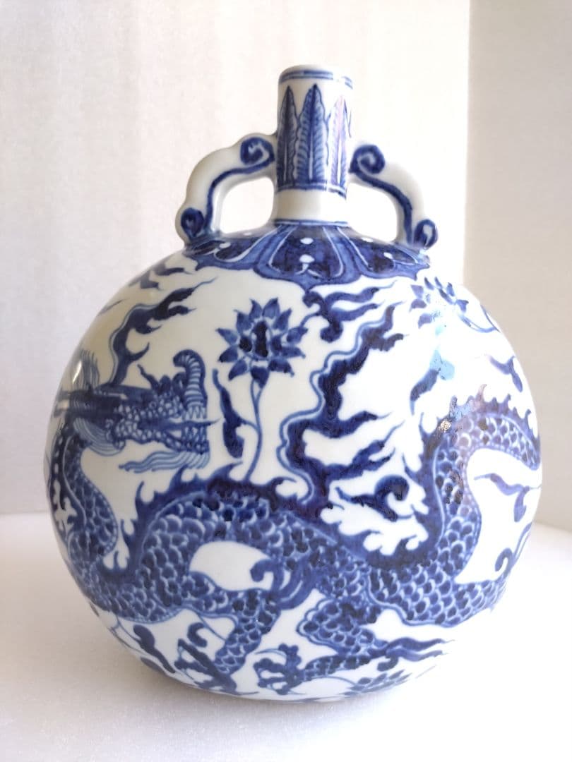 開運ー青龍と鳳凰の白青磁の壺