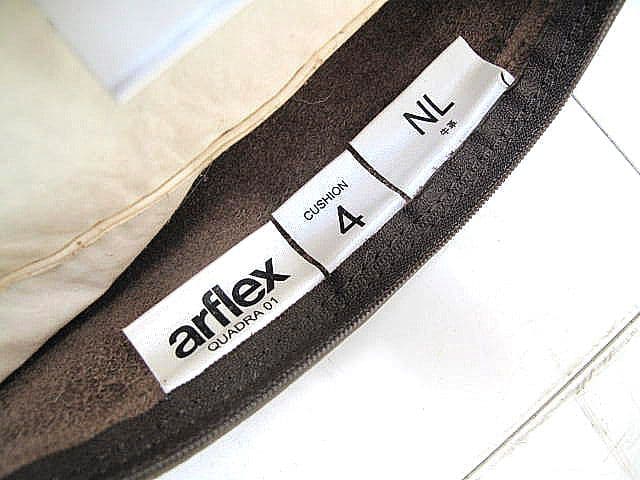 美品　アルフレックス「クアドラ」本革スクエアフェザークッション レザー×フェザー