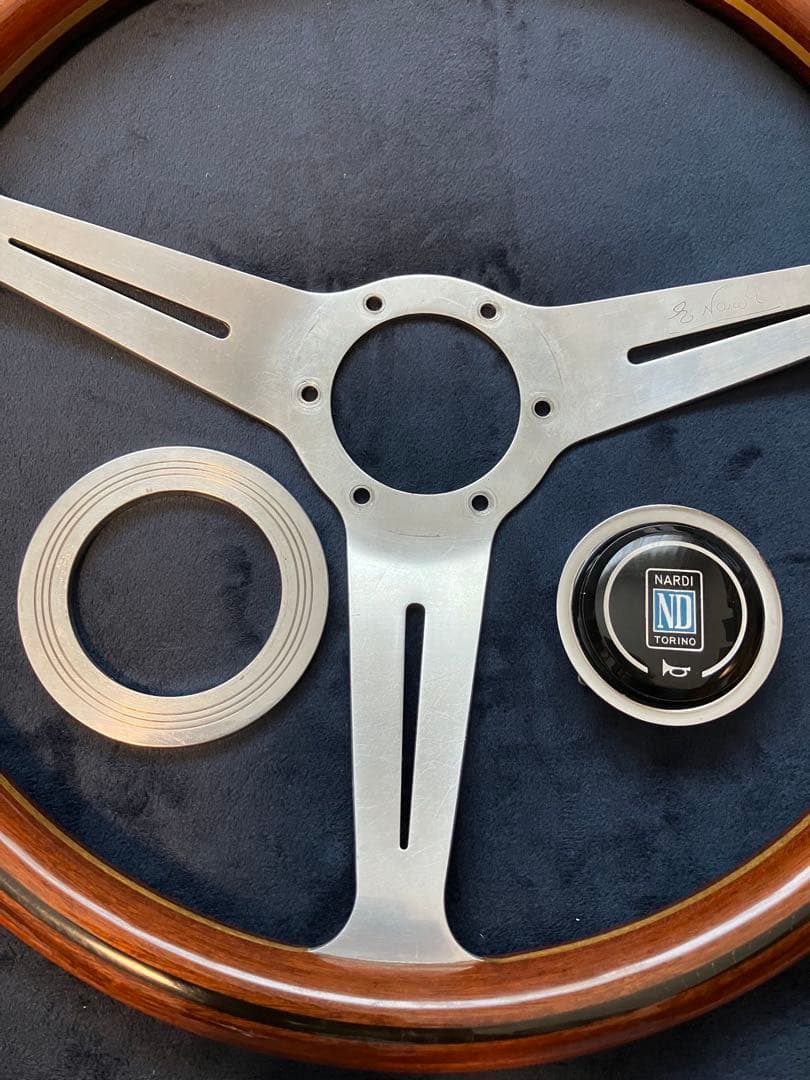 ナルディNARDI wood handle イタリア製　ボス2種類　メルセデス含