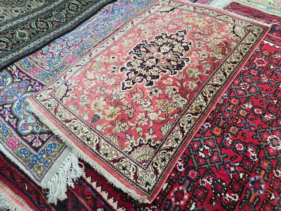 ペルシャ絨毯本物保証クム産100%手織り天然シルク花柄赤玄関マット84×55cm