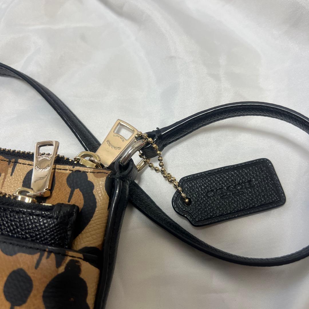 【安心の鑑定あり】コーチ　ショルダーバッグ クロスボディ　レオパード　ヒョウ柄