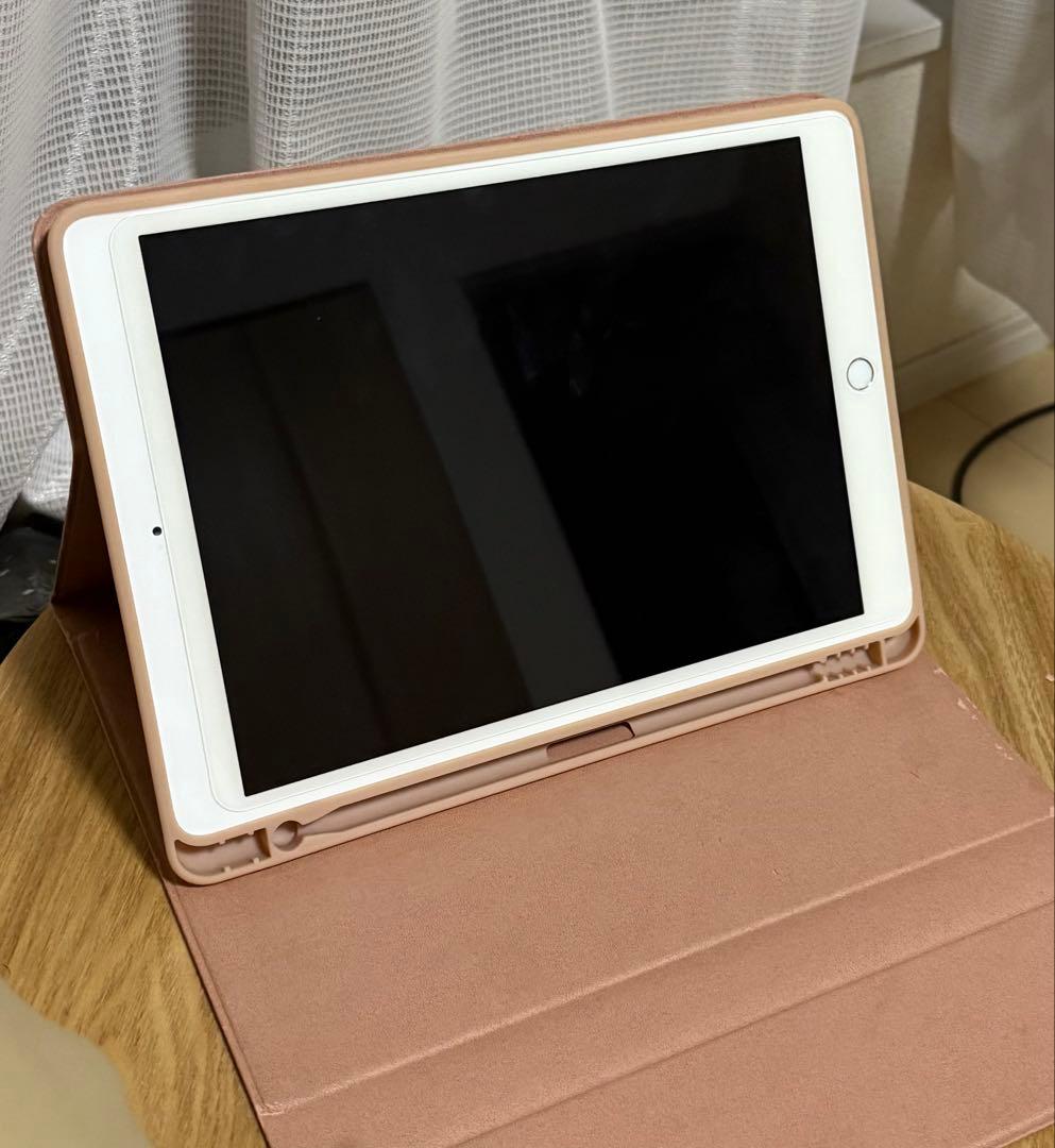 たっちゅー【美品】Apple iPad シルバー 本体 第七世代