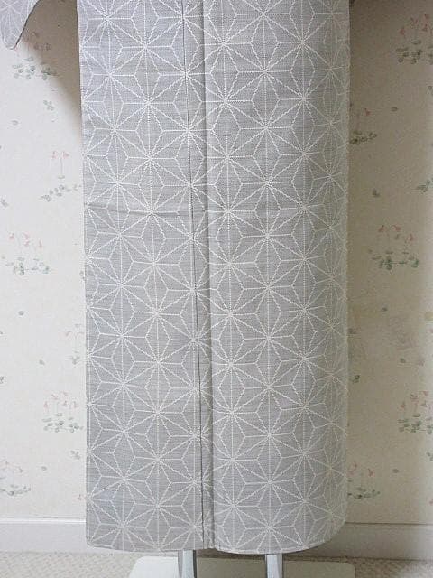 本場白大島紬：麻の葉柄：美品：袷着物：11マルキ：しつけ糸：P10