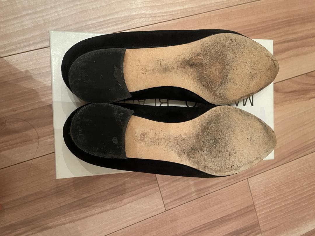 【美品】マノロ・ブラニク フラットパンプス (23.5cm相当)