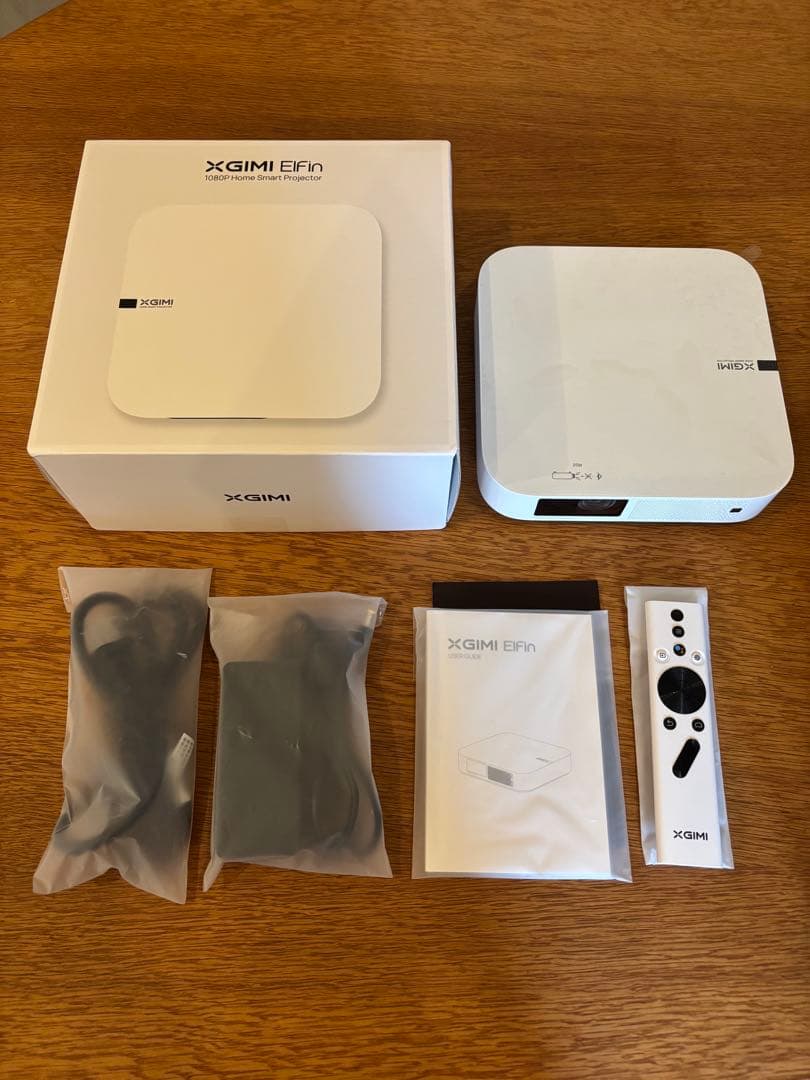 XGIMI Elfin プロジェクター本体（マンフロットミニ三脚付き）