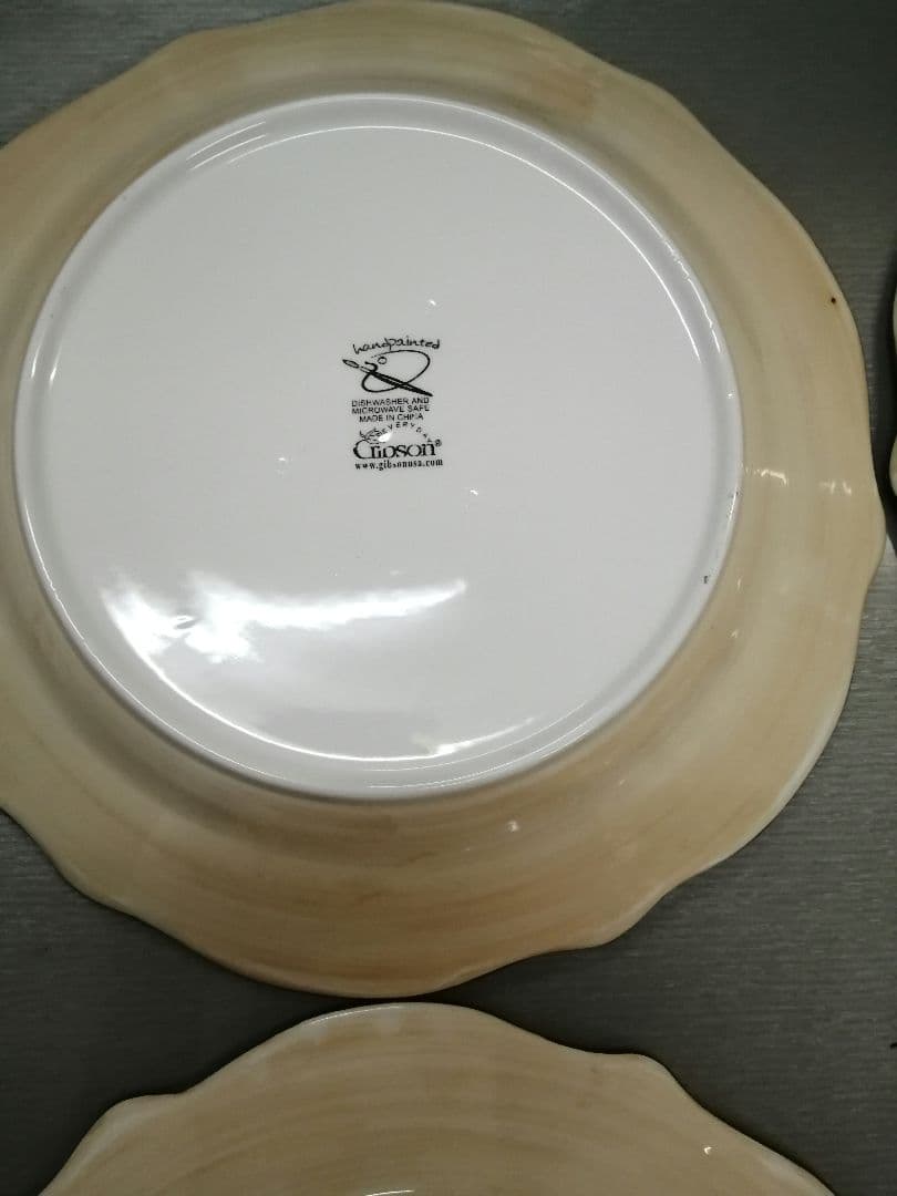 お値下げ中　新品・未使用　ギブソン　Gibson　大小お皿　各4枚セット　計8枚