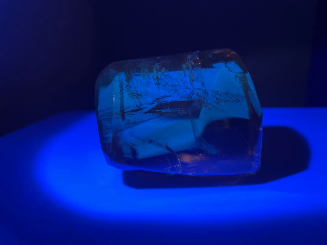 インペリアルトパーズ　710ct 未鑑定　色石