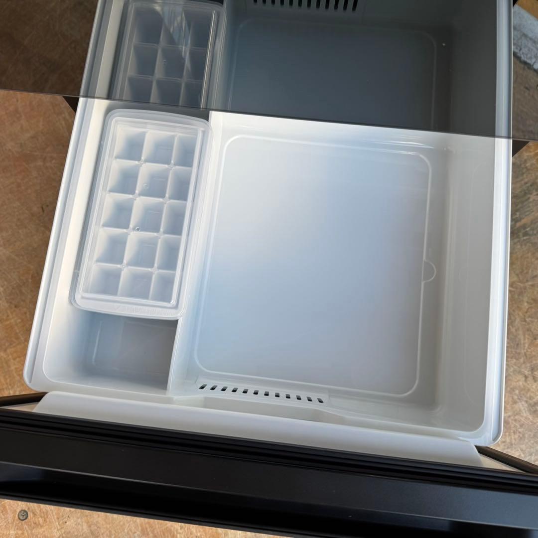 59⭐️2023年製★ハイセンス　冷蔵庫　ミラー　ブラック　鏡　右開き　一人暮らし