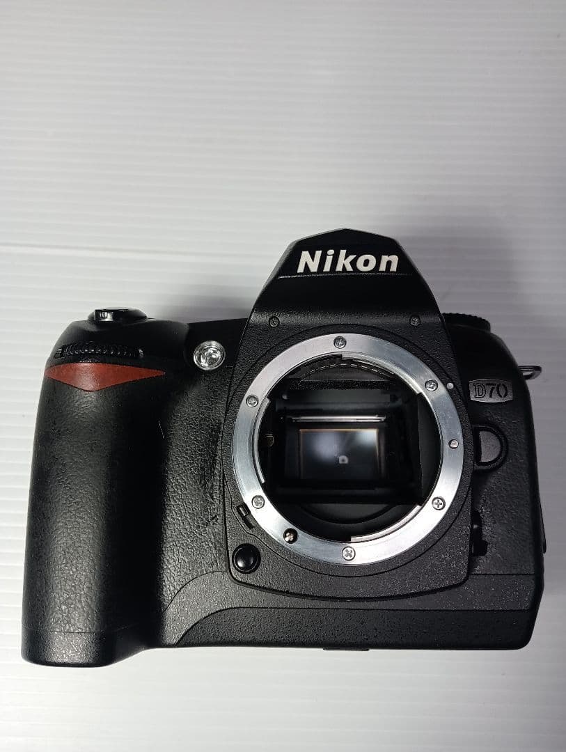 Nikon D70 デジタル一眼レフカメラレンズ付き