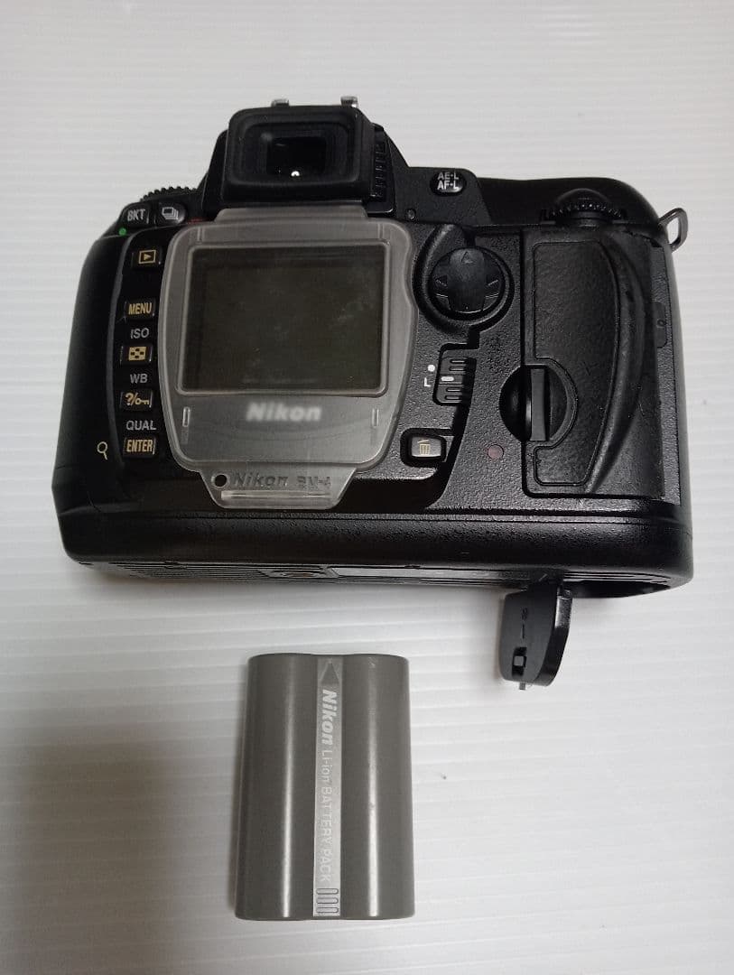 Nikon D70 デジタル一眼レフカメラレンズ付き