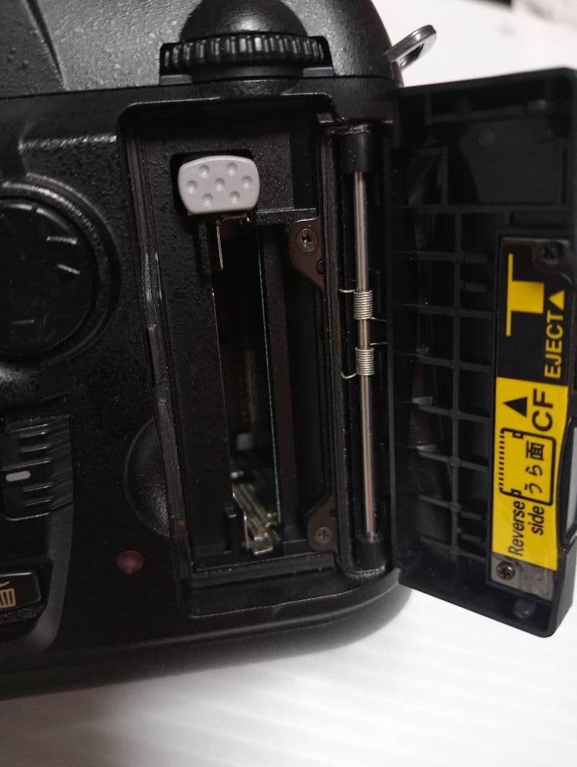 Nikon D70 デジタル一眼レフカメラレンズ付き