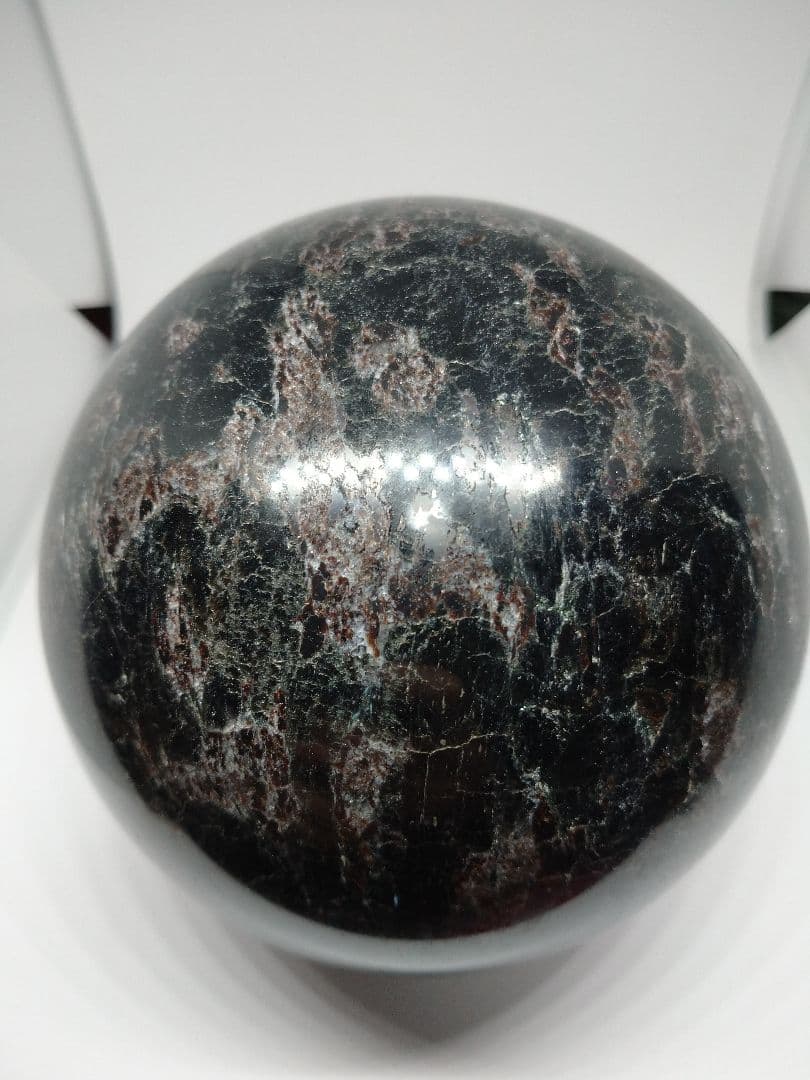 天然石■アルベゾン閃石・アルベゾナイト ■ヌーマイト■スフィア■丸玉■台座付き