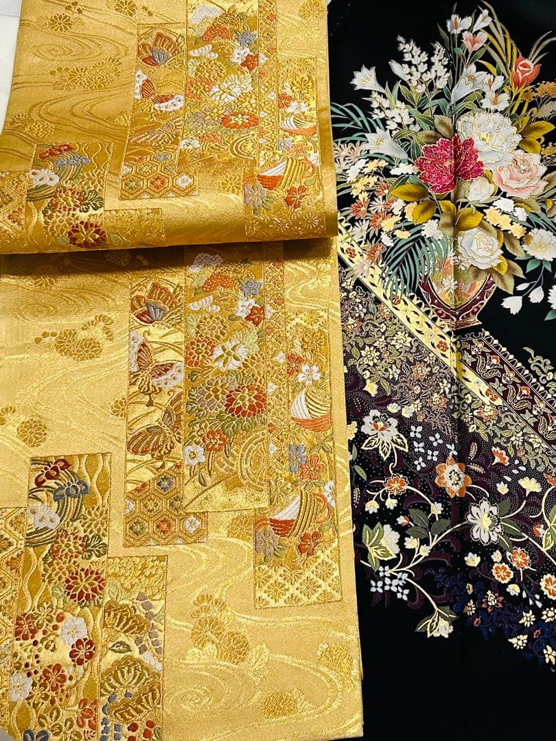 新品　エレガントで女性の魅力を最大限に発揮する手書き友禅黒留袖フルセット