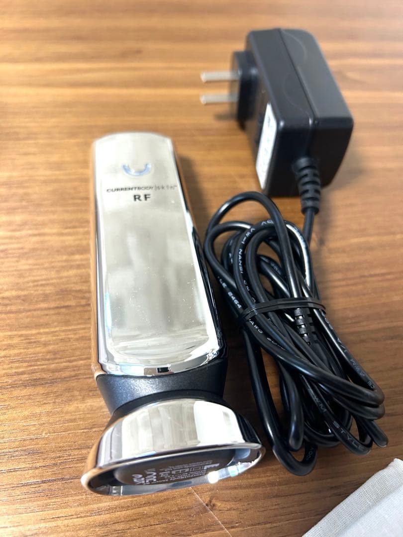 【中古極美品】CURRENT BODY RFラジオ派美顔器&新品専用美容液