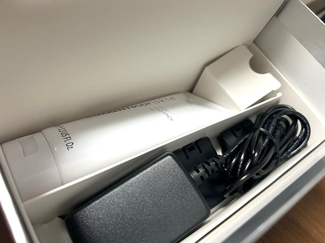 【中古極美品】CURRENT BODY RFラジオ派美顔器&新品専用美容液