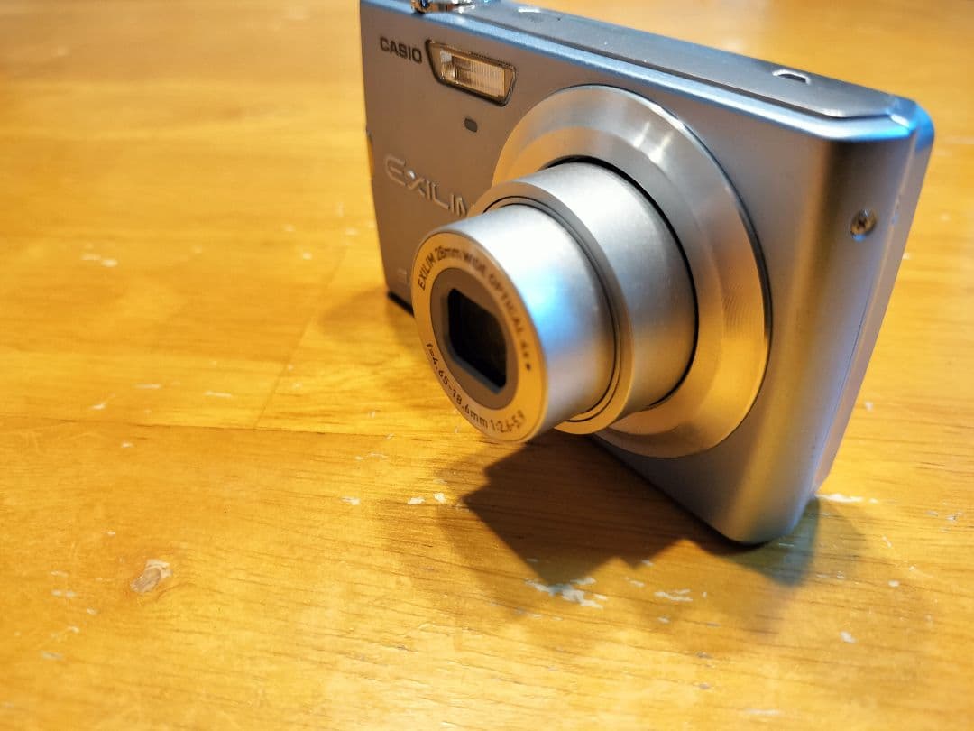 CASIO EXILIM EX-Z250 9.1MP デジタルカメラ