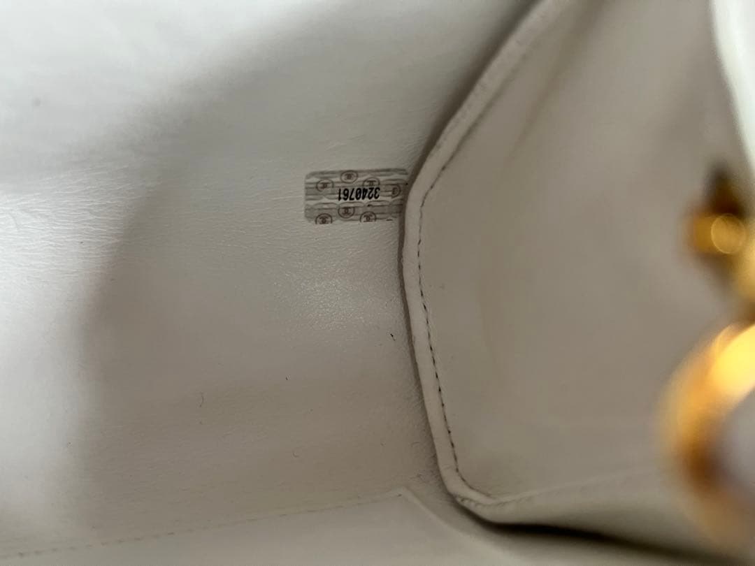 CHANEL ホワイト ショルダーバッグ