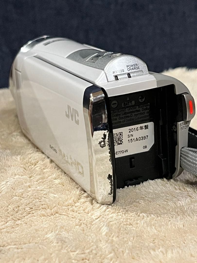 【良品】JVC ビデオカメラ　GZ-E770-W バッテリー3個付き