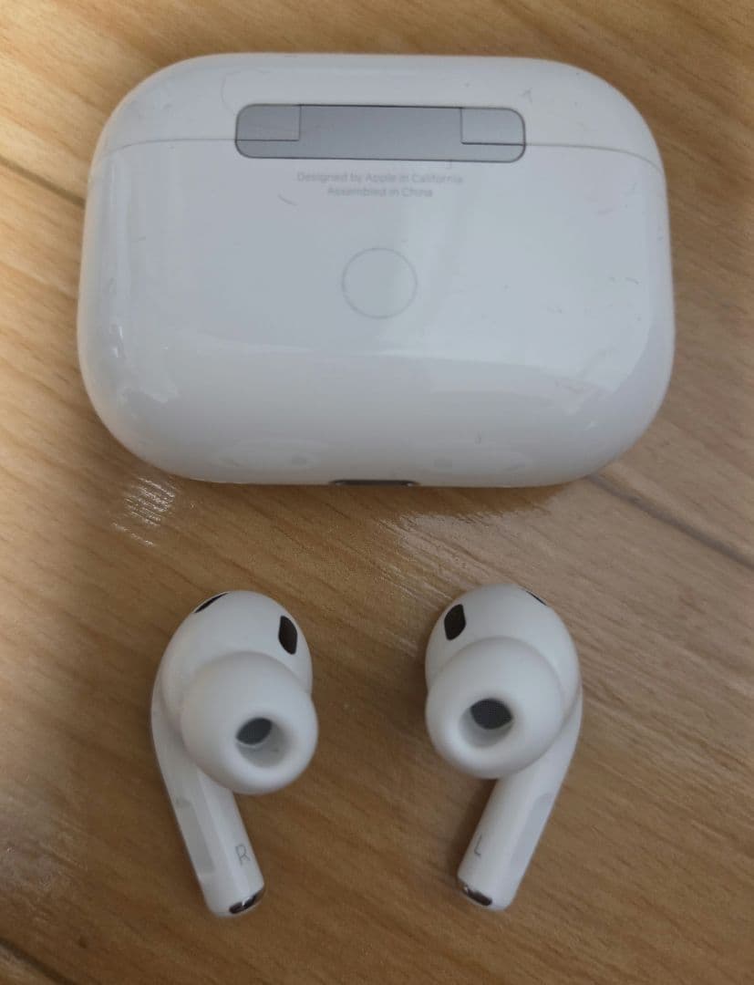 surf3747Apple AirPods Pro2 本体と充電ケース