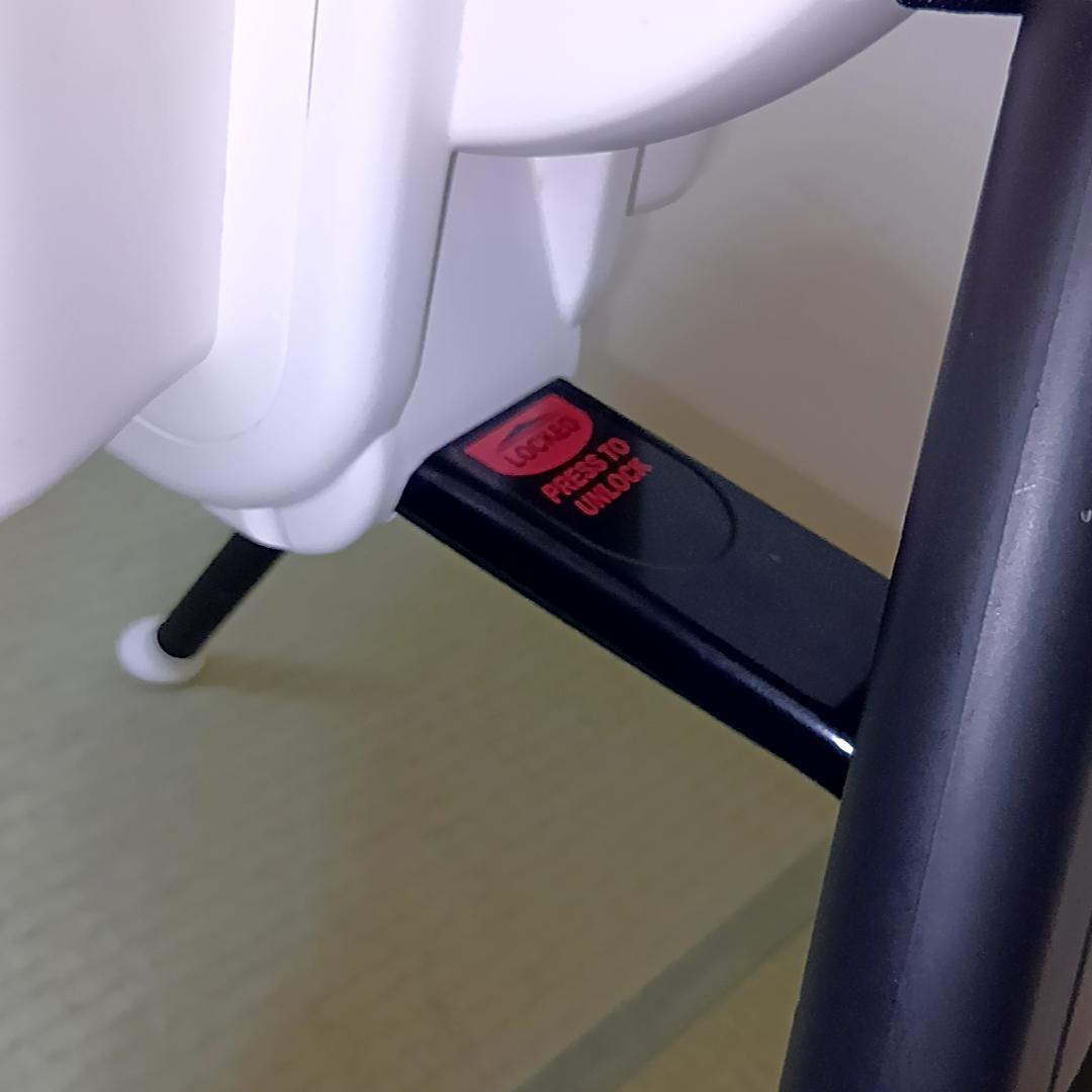 ベビービョルン BABYBJORN ハイチェア ハーネス付 廃盤品