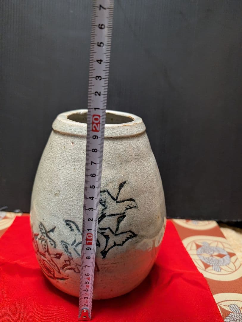 花模様のつぼ型陶器時代物