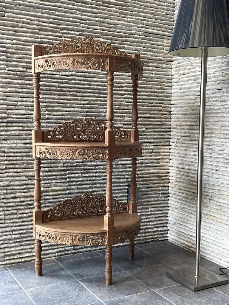 インドネシア　３段　飾り棚　木製　シェルフ　彫刻装飾