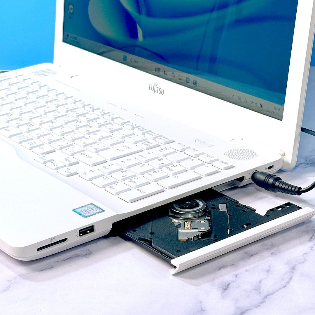 美品☆Corei7・8GB・SSD・Win11・ホワイト・ノートパソコン