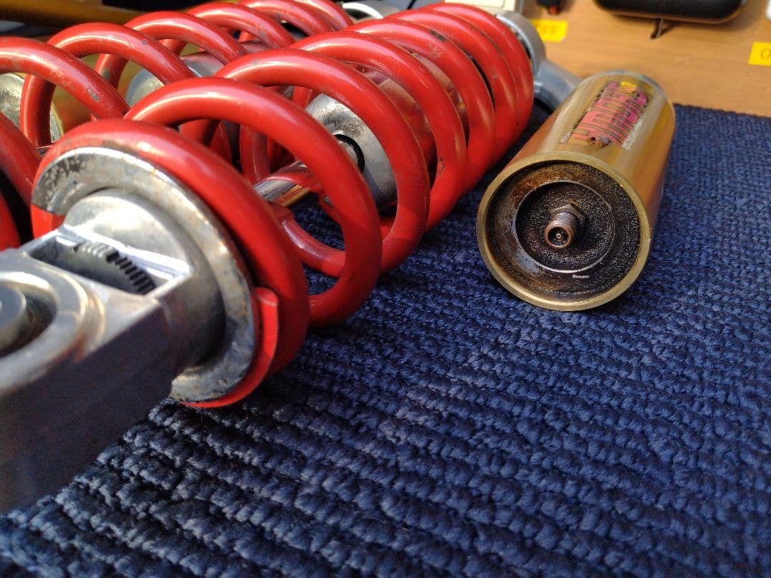 SHOWA サスペンション ショックアブソーバー