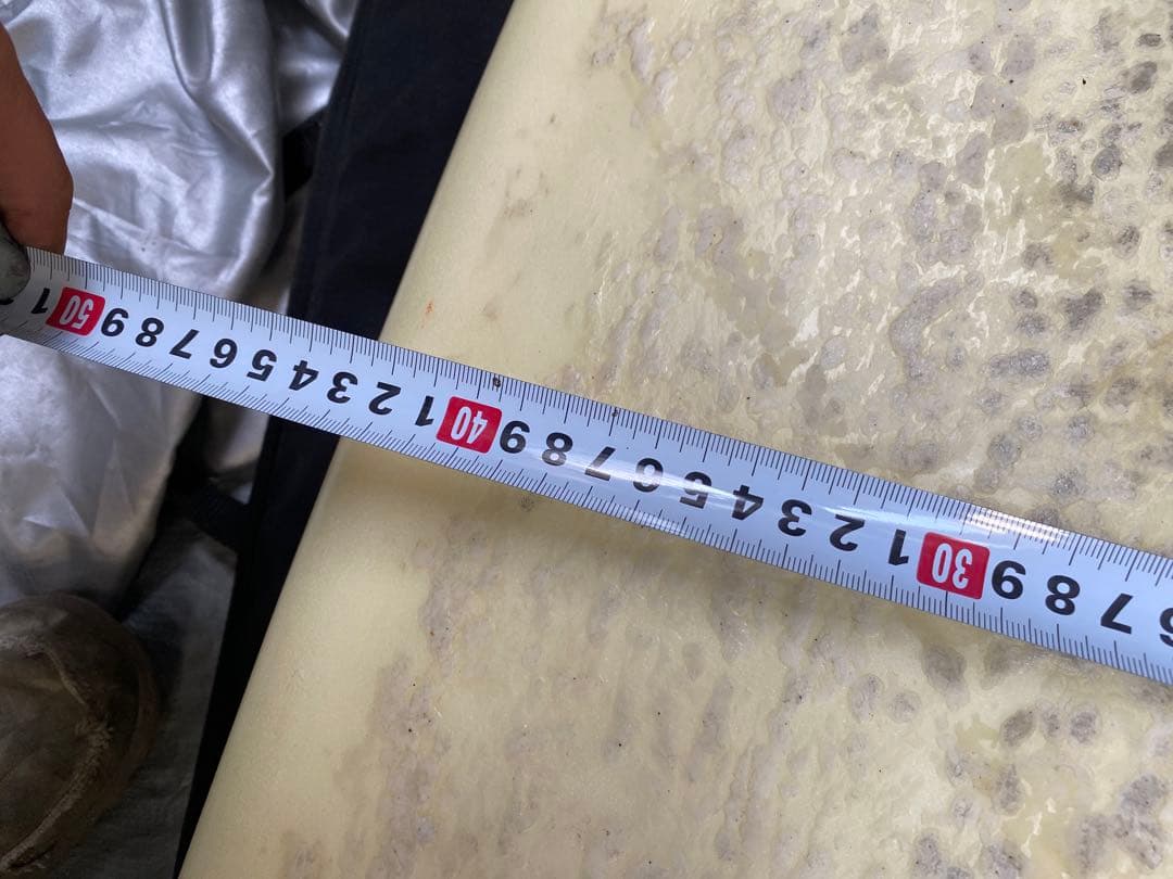 ラスティサーフボードサイズ6.8ぐらい厚み6センチ幅43ぐらいです