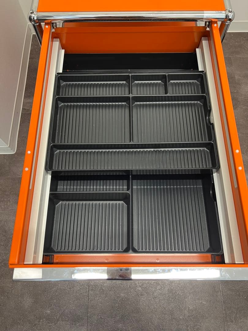 USM ワゴン　オレンジ スチールキャビネット 2段