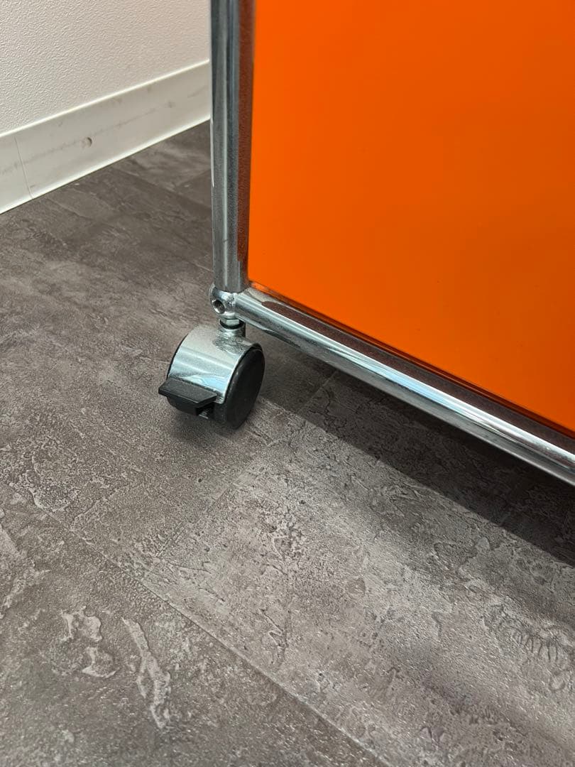 USM ワゴン　オレンジ スチールキャビネット 2段