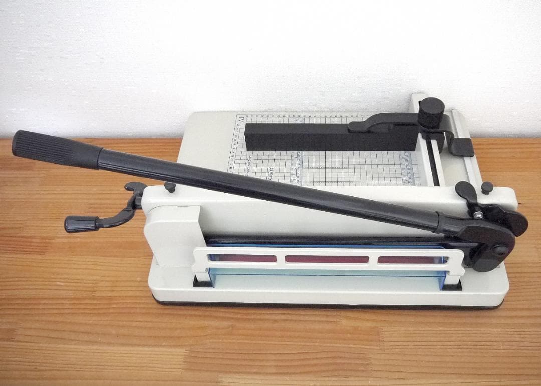 大型裁断機　別売 ウレタン製スタンド付き