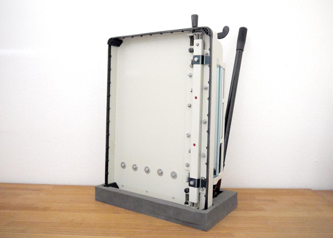 大型裁断機　別売 ウレタン製スタンド付き