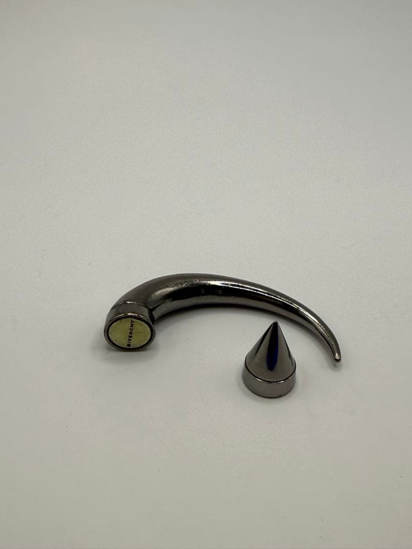 GIVENCHY ホーン ピアス 53mm シルバー